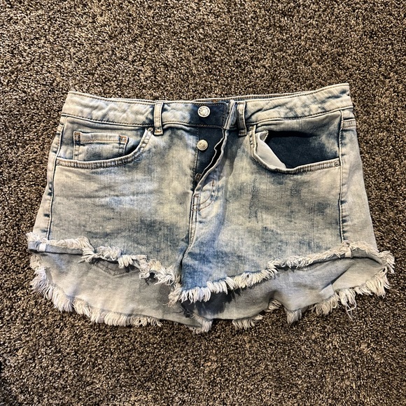 Forever 21 White Washed Jean Shorts - Picture 1 of 3